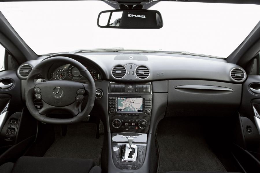 Торпедо Mercedes-Benz CLK63 AMG Black Series 2008 года  (фото 19 из 37)